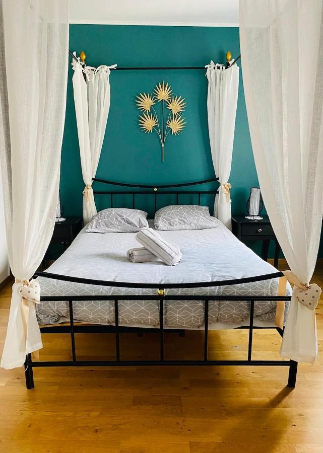 Au Pied De La Cathedrale Apartment กอลมาร์ ภายนอก รูปภาพ